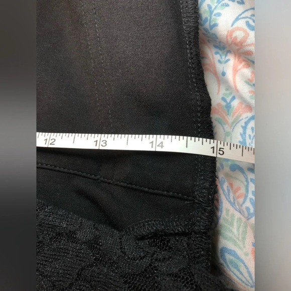 Lace detail top - Picture 15 of 16